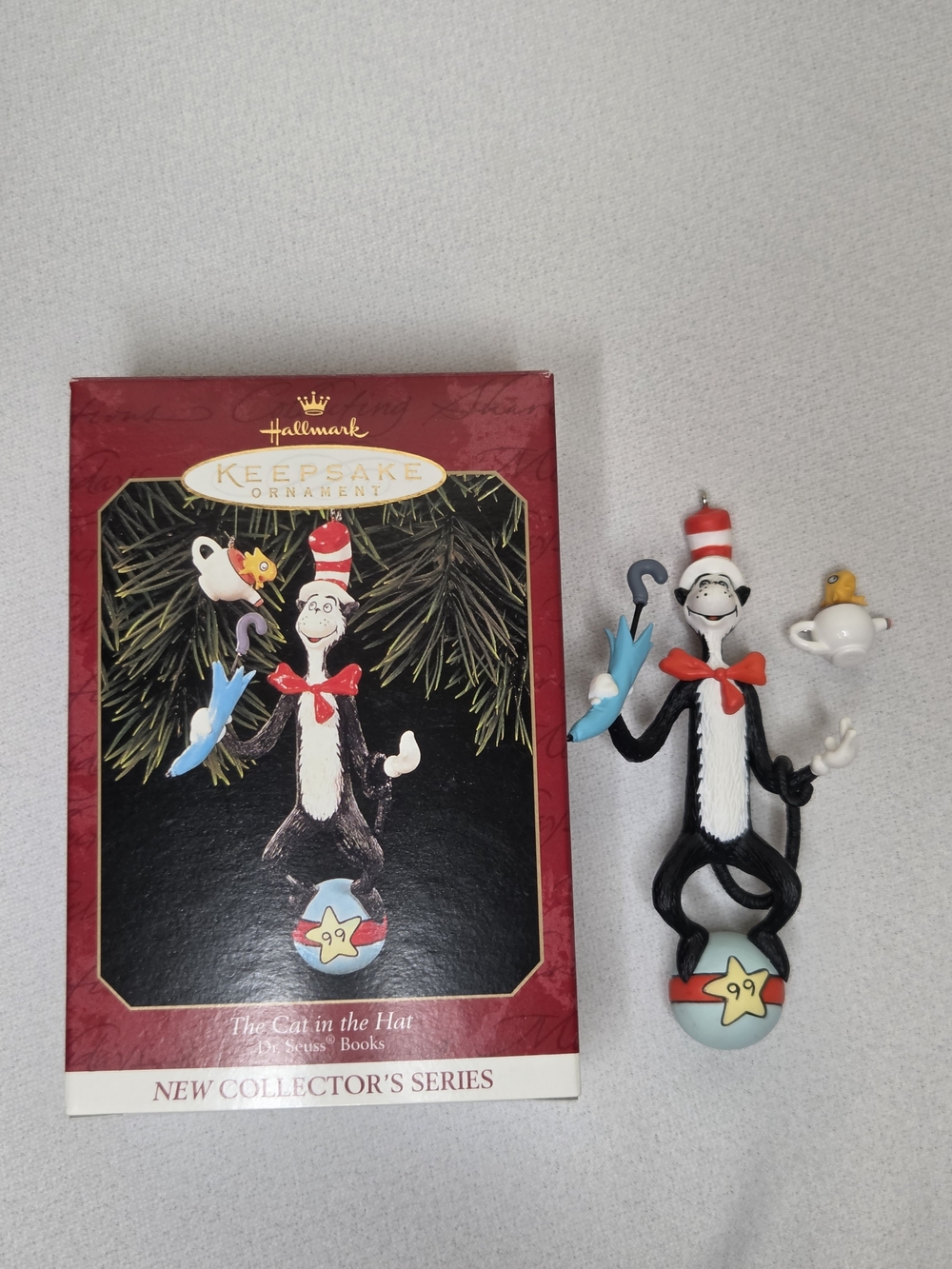 1999 Hallmark Keepsake Ornament The Cat in the Hat Dr Seuss Series in Box